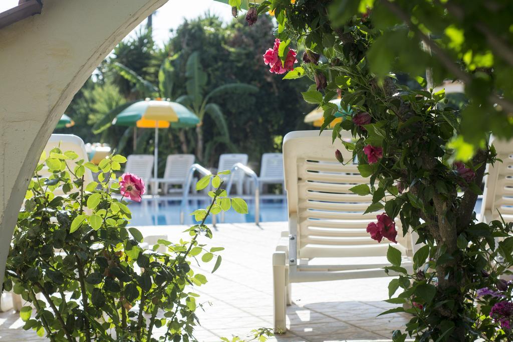 Fili Hotel Apartments ตีกากี ภายนอก รูปภาพ