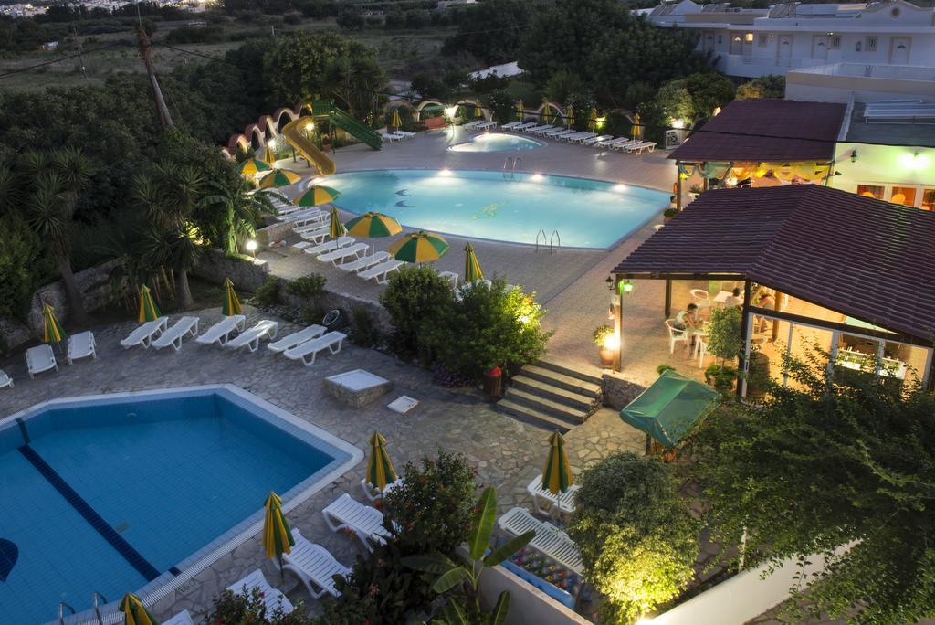 Fili Hotel Apartments ตีกากี ภายนอก รูปภาพ