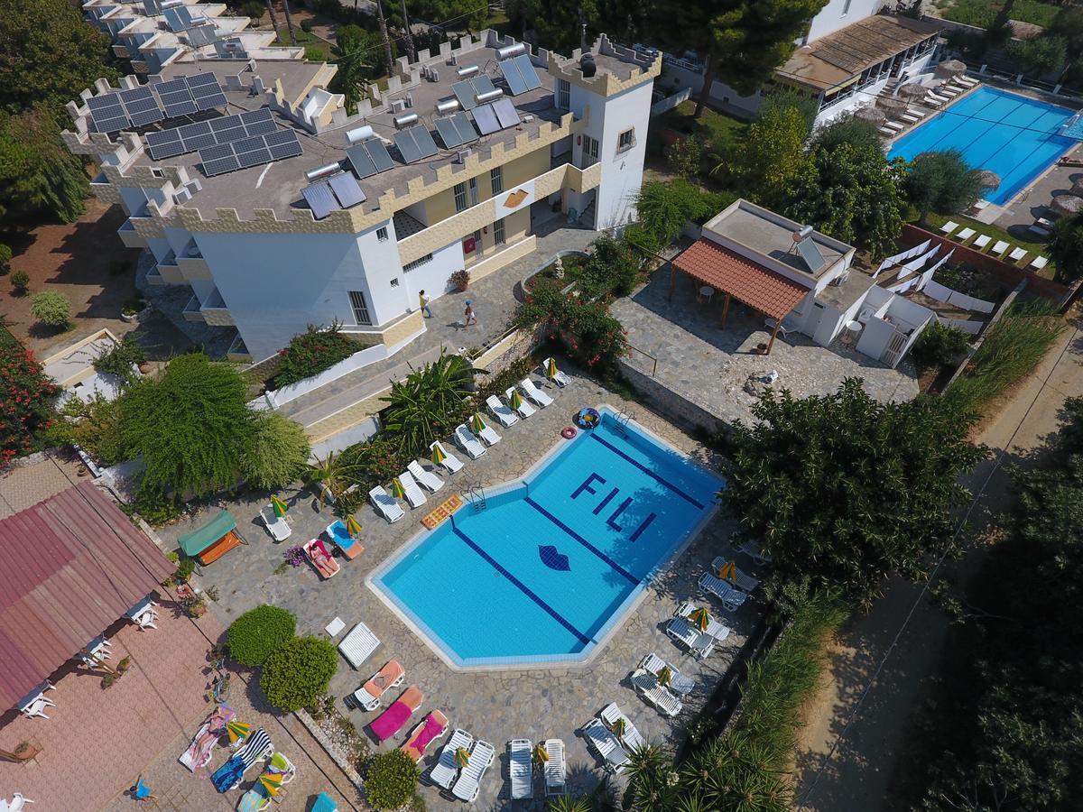 Fili Hotel Apartments ตีกากี ภายนอก รูปภาพ