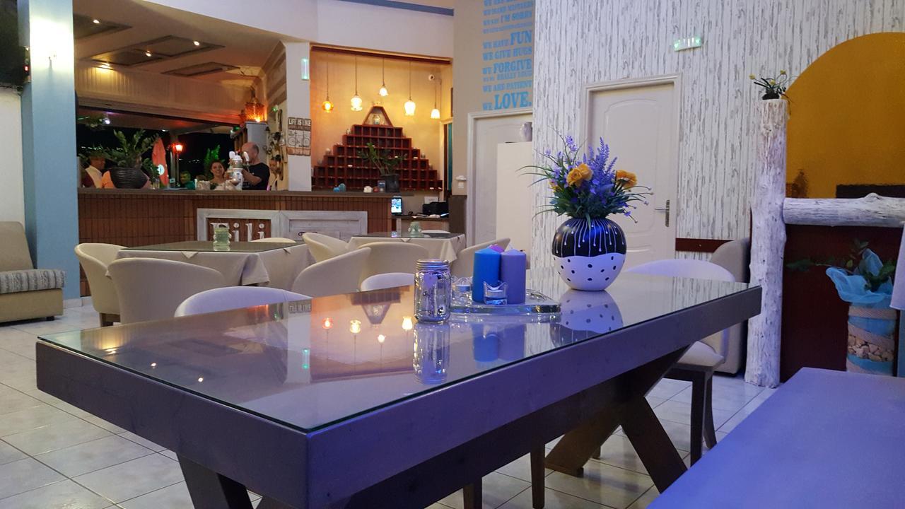Fili Hotel Apartments ตีกากี ภายนอก รูปภาพ
