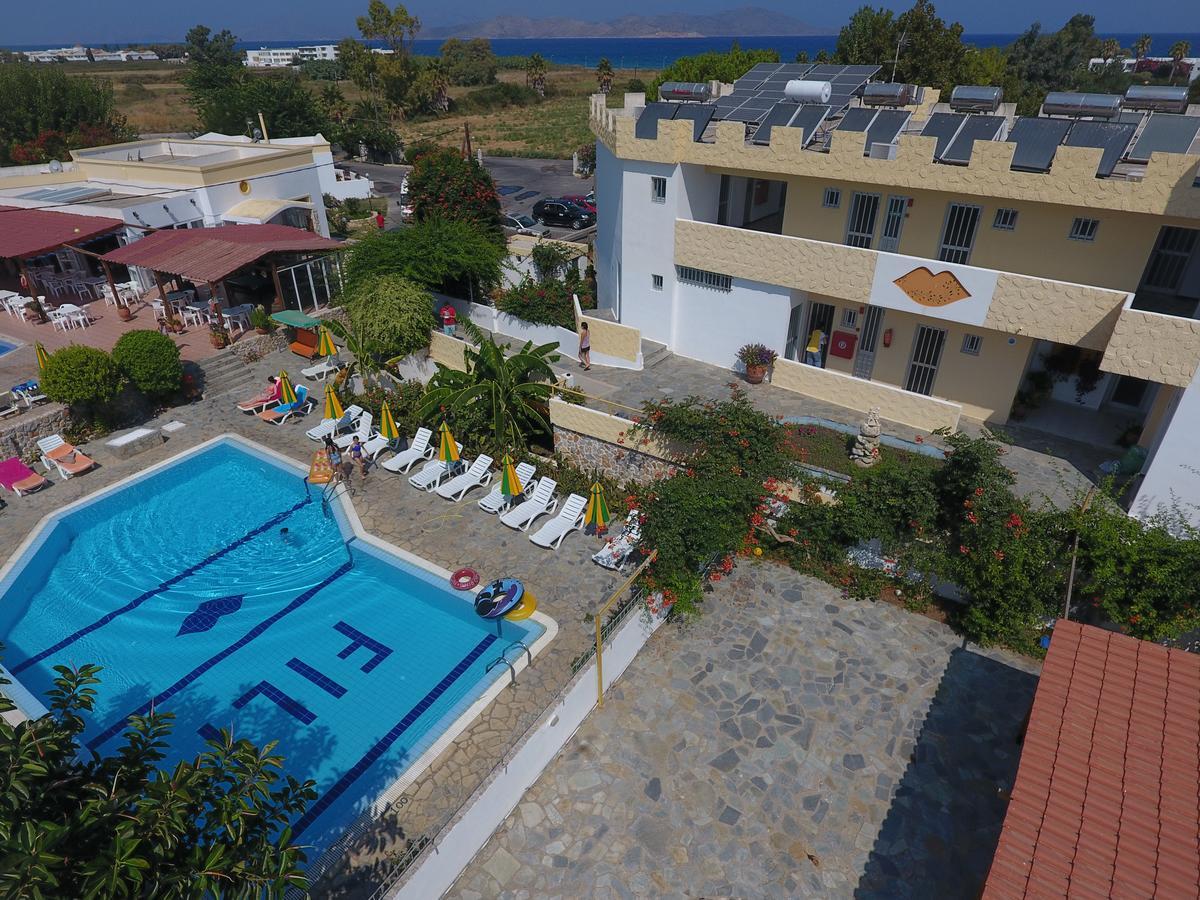 Fili Hotel Apartments ตีกากี ภายนอก รูปภาพ