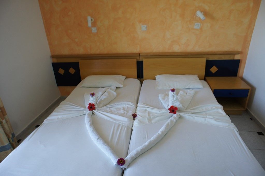 Fili Hotel Apartments ตีกากี ภายนอก รูปภาพ