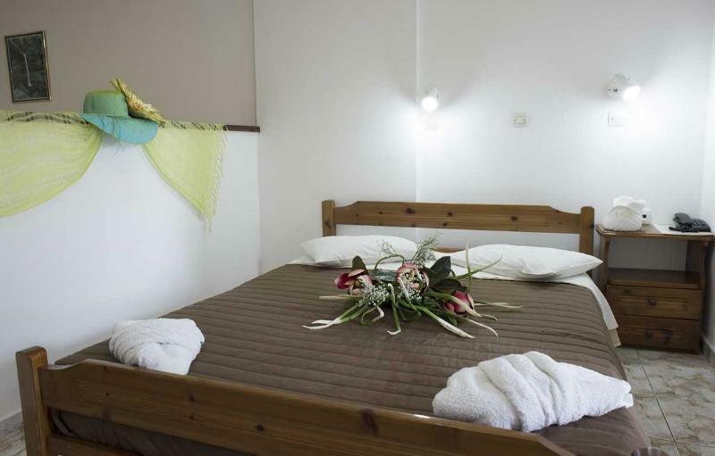 Fili Hotel Apartments ตีกากี ภายนอก รูปภาพ