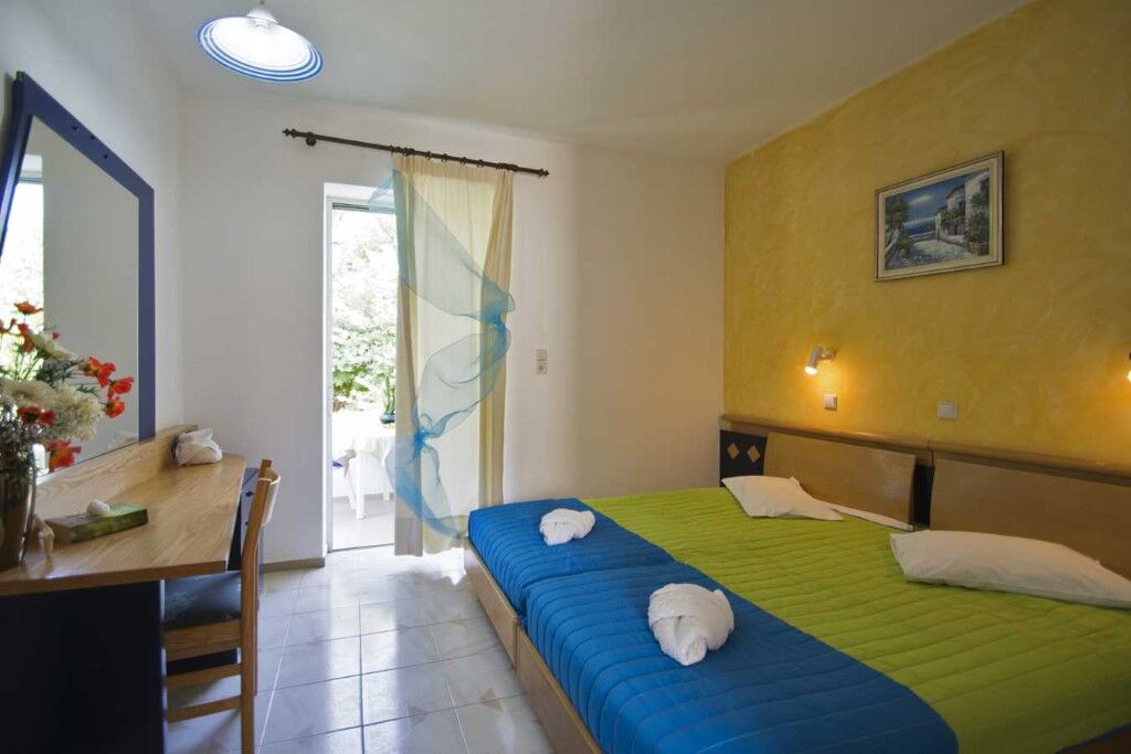 Fili Hotel Apartments ตีกากี ภายนอก รูปภาพ